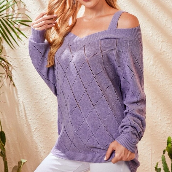 Beautiful woman cold shoulder knit sweater - Picture 3 of 8